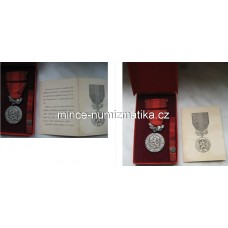 Medaile AR - Medaile ČSSR za zásluhy o obranu vlasti AG v původní etui s miniaturou a dekretem 1972